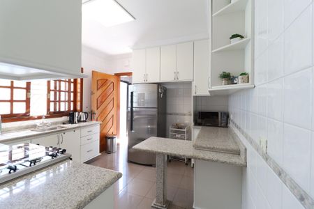 Casa à venda com 326m², 4 quartos e 8 vagasCozinha