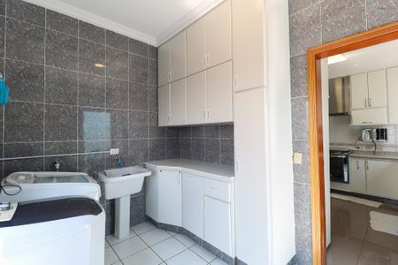 Casa à venda com 326m², 4 quartos e 8 vagasÁrea de serviço