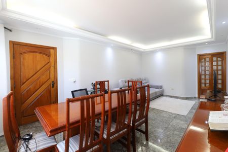 Casa à venda com 326m², 4 quartos e 8 vagasSala