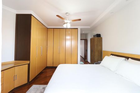 Casa à venda com 326m², 4 quartos e 8 vagasSuíte