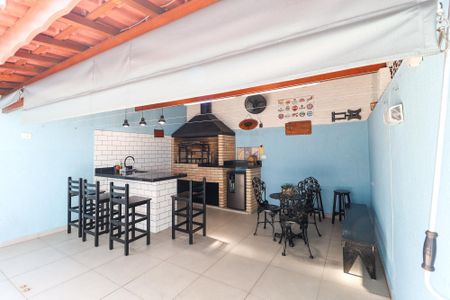 Casa à venda com 326m², 4 quartos e 8 vagasQuintal