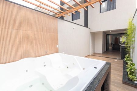 Casa à venda com 133m², 3 quartos e 2 vagas Casa à venda com 133m², 3 quartos e 2 vagasQuintal