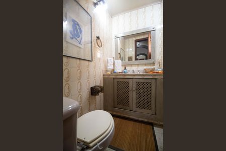 Apartamento à venda com 200m², 3 quartos e sem vaga Apartamento à venda com 200m², 3 quartos e sem vagaLavabo