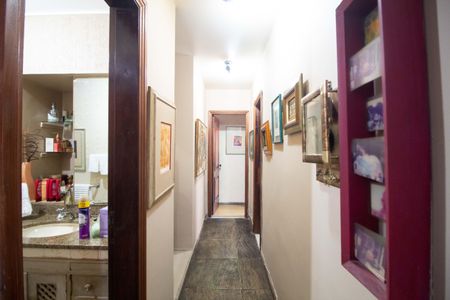 Apartamento à venda com 200m², 3 quartos e sem vaga Apartamento à venda com 200m², 3 quartos e sem vagaBanheiro social - corredor de acesso