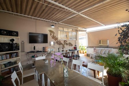 Apartamento à venda com 200m², 3 quartos e sem vaga Apartamento à venda com 200m², 3 quartos e sem vagaSala 2