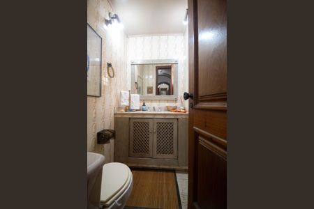 Apartamento à venda com 200m², 3 quartos e sem vaga Apartamento à venda com 200m², 3 quartos e sem vagaLavabo