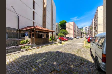 Apartamento à venda com 90m², 3 quartos e 2 vagas Apartamento à venda com 90m², 3 quartos e 2 vagasFachada e portaria