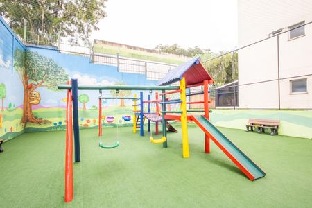 Apartamento à venda com 47m², 2 quartos e 1 vaga Apartamento à venda com 47m², 2 quartos e 1 vagaÁrea comum - Playground