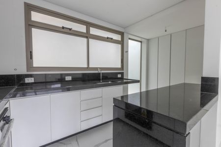 Apartamento à venda com 215m², 2 quartos e 3 vagasCozinha