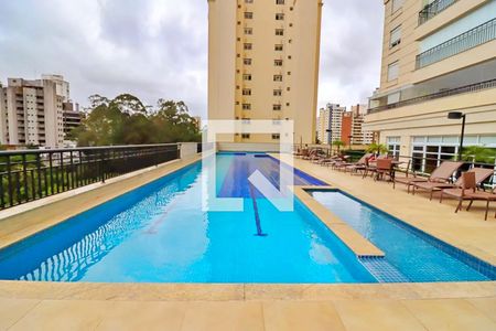 Apartamento à venda com 138m², 3 quartos e 3 vagas Apartamento à venda com 138m², 3 quartos e 3 vagasÁrea comum - Piscina