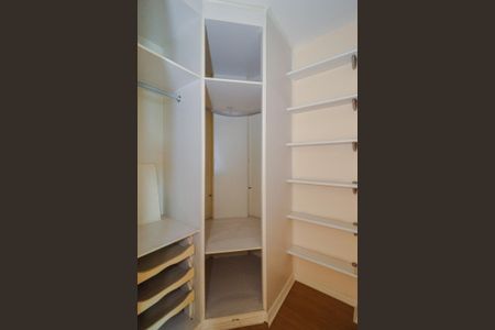 Apartamento à venda com 213m², 3 quartos e 4 vagasCloset da Suíte 3