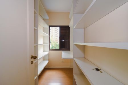 Apartamento à venda com 213m², 3 quartos e 4 vagasEscritório