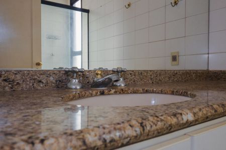 Apartamento à venda com 213m², 3 quartos e 4 vagasBanheiro da Suíte 3