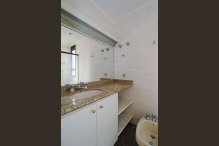 Apartamento à venda com 213m², 3 quartos e 4 vagasBanheiro da Suíte 3