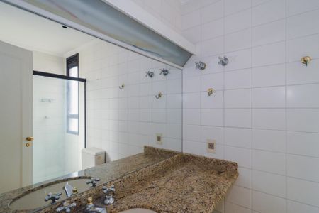 Apartamento à venda com 213m², 3 quartos e 4 vagasBanheiro da Suíte 3