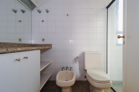 Apartamento à venda com 213m², 3 quartos e 4 vagasBanheiro da Suíte 3