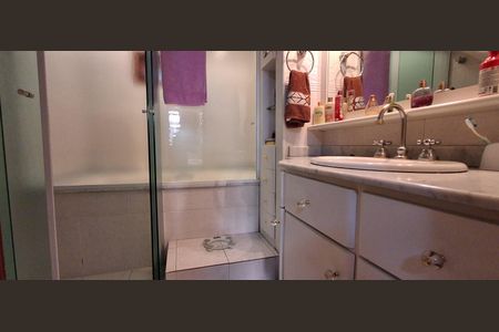 Casa à venda com 311m², 3 quartos e 5 vagasBanheiro Suíte 3