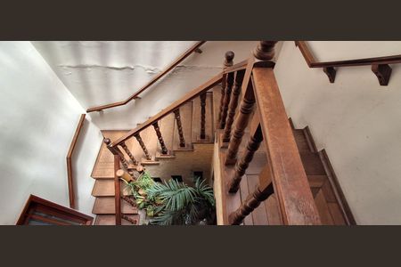 Casa à venda com 311m², 3 quartos e 5 vagasEscada