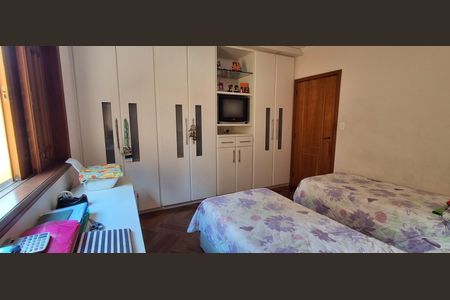 Casa à venda com 311m², 3 quartos e 5 vagasSuíte 2