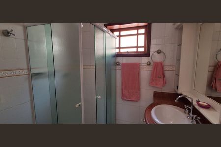 Casa à venda com 311m², 3 quartos e 5 vagasBanheiro Suíte 2