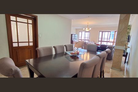 Casa à venda com 311m², 3 quartos e 5 vagasSala