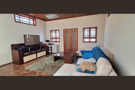 Casa à venda com 311m², 3 quartos e 5 vagasSala de tv