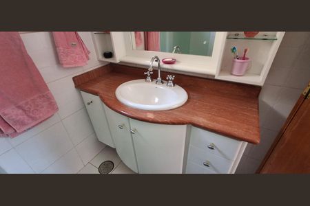 Casa à venda com 311m², 3 quartos e 5 vagasBanheiro Suíte 2