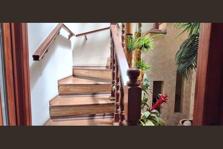 Casa à venda com 311m², 3 quartos e 5 vagasEscada