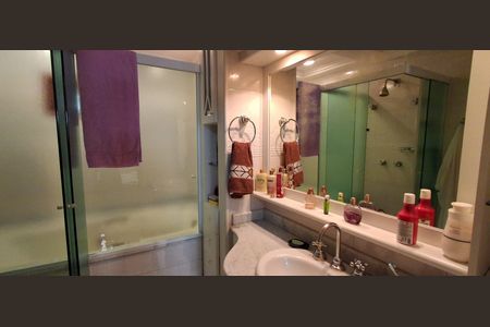 Casa à venda com 311m², 3 quartos e 5 vagasBanheiro Suíte 3