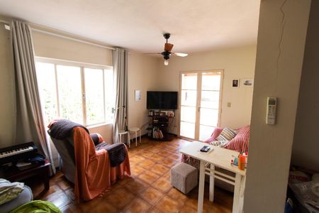 Casa à venda com 210m², 3 quartos e 8 vagasSala