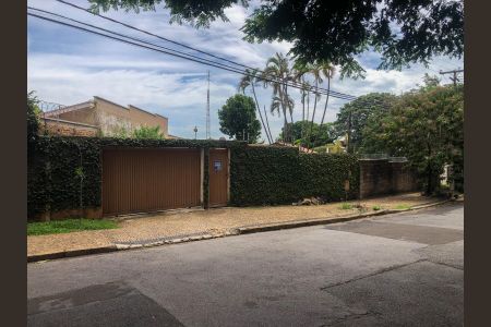 Casa à venda com 210m², 3 quartos e 8 vagasFACHADA