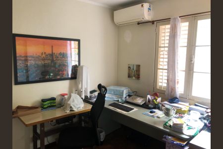 Casa à venda com 210m², 3 quartos e 8 vagasEscritório