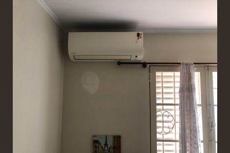 Casa à venda com 210m², 3 quartos e 8 vagasEscritório