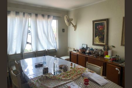 Casa à venda com 210m², 3 quartos e 8 vagasSala