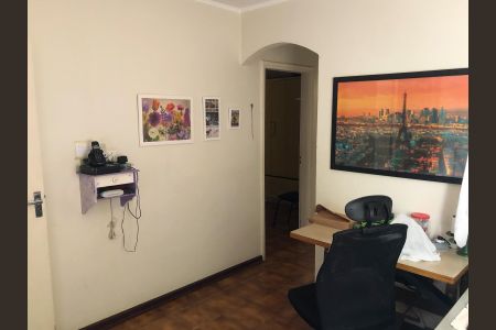 Casa à venda com 210m², 3 quartos e 8 vagasEscritório