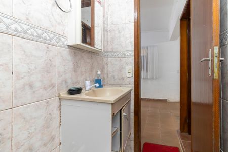 Casa para alugar com 100m², 2 quartos e 1 vaga Casa para alugar com 100m², 2 quartos e 1 vagaBanheiro