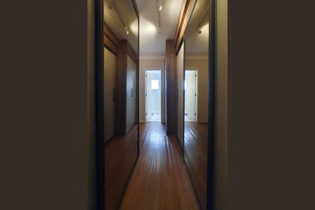 Apartamento à venda com 147m², 3 quartos e 2 vagasSuíte 3 - armários