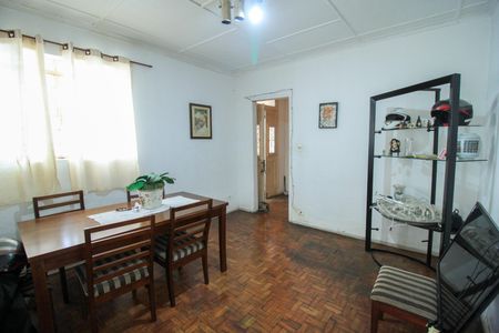 Casa à venda com 230m², 2 quartos e 5 vagas Casa à venda com 230m², 2 quartos e 5 vagasSala