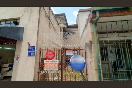 Casa à venda com 230m², 2 quartos e 5 vagas Casa à venda com 230m², 2 quartos e 5 vagasFachada - Placa