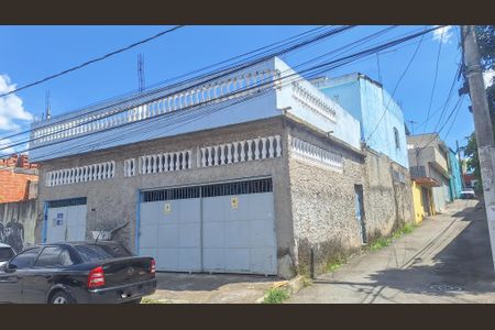 Casa à venda com 100m², 3 quartos e 3 vagas Casa à venda com 100m², 3 quartos e 3 vagasFachada