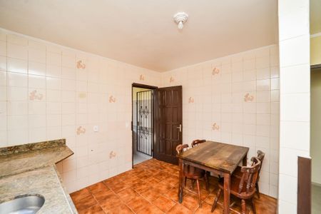 Casa à venda com 189m², 4 quartos e 1 vaga Casa à venda com 189m², 4 quartos e 1 vagaCozinha