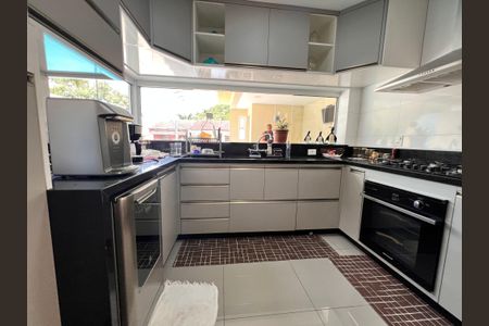 Casa de condomínio à venda com 210m², 3 quartos e 2 vagasCozinha