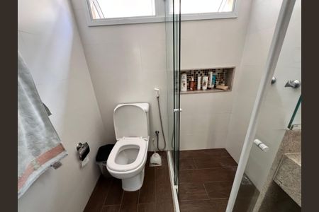 Casa de condomínio à venda com 210m², 3 quartos e 2 vagasBanheiro Social