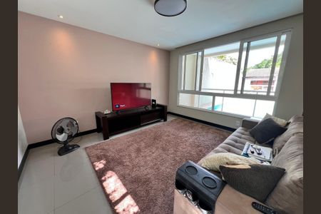 Casa de condomínio à venda com 210m², 3 quartos e 2 vagasSala