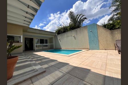 Casa de condomínio à venda com 210m², 3 quartos e 2 vagasPiscina