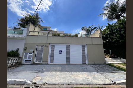 Casa de condomínio à venda com 210m², 3 quartos e 2 vagasFachada / Placa