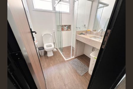 Casa de condomínio à venda com 210m², 3 quartos e 2 vagasBanheiro Social