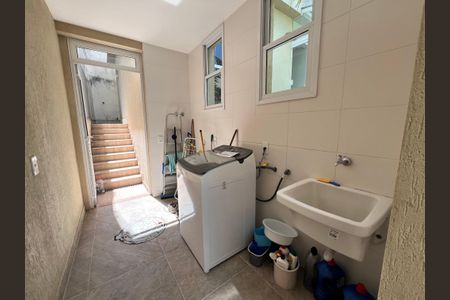 Casa de condomínio à venda com 210m², 3 quartos e 2 vagasArea de Serviço