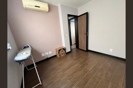 Casa de condomínio à venda com 210m², 3 quartos e 2 vagasQuarto 02