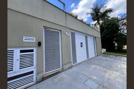 Casa de condomínio à venda com 210m², 3 quartos e 2 vagasFachada